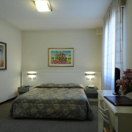 Hotel Cristallo โกเนลยาโน ห้อง รูปภาพ
