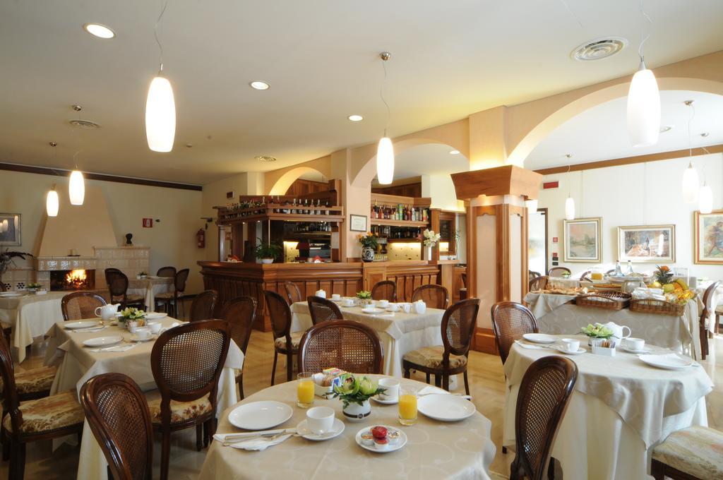 Hotel Cristallo โกเนลยาโน ภายนอก รูปภาพ