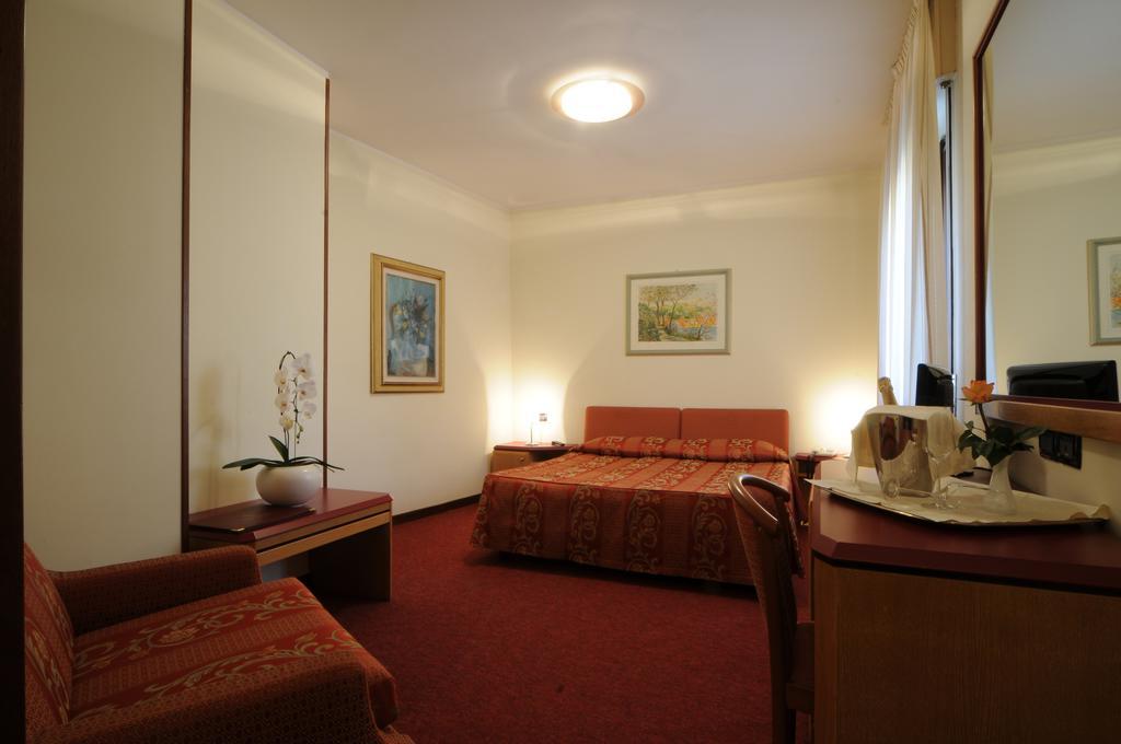 Hotel Cristallo โกเนลยาโน ภายนอก รูปภาพ