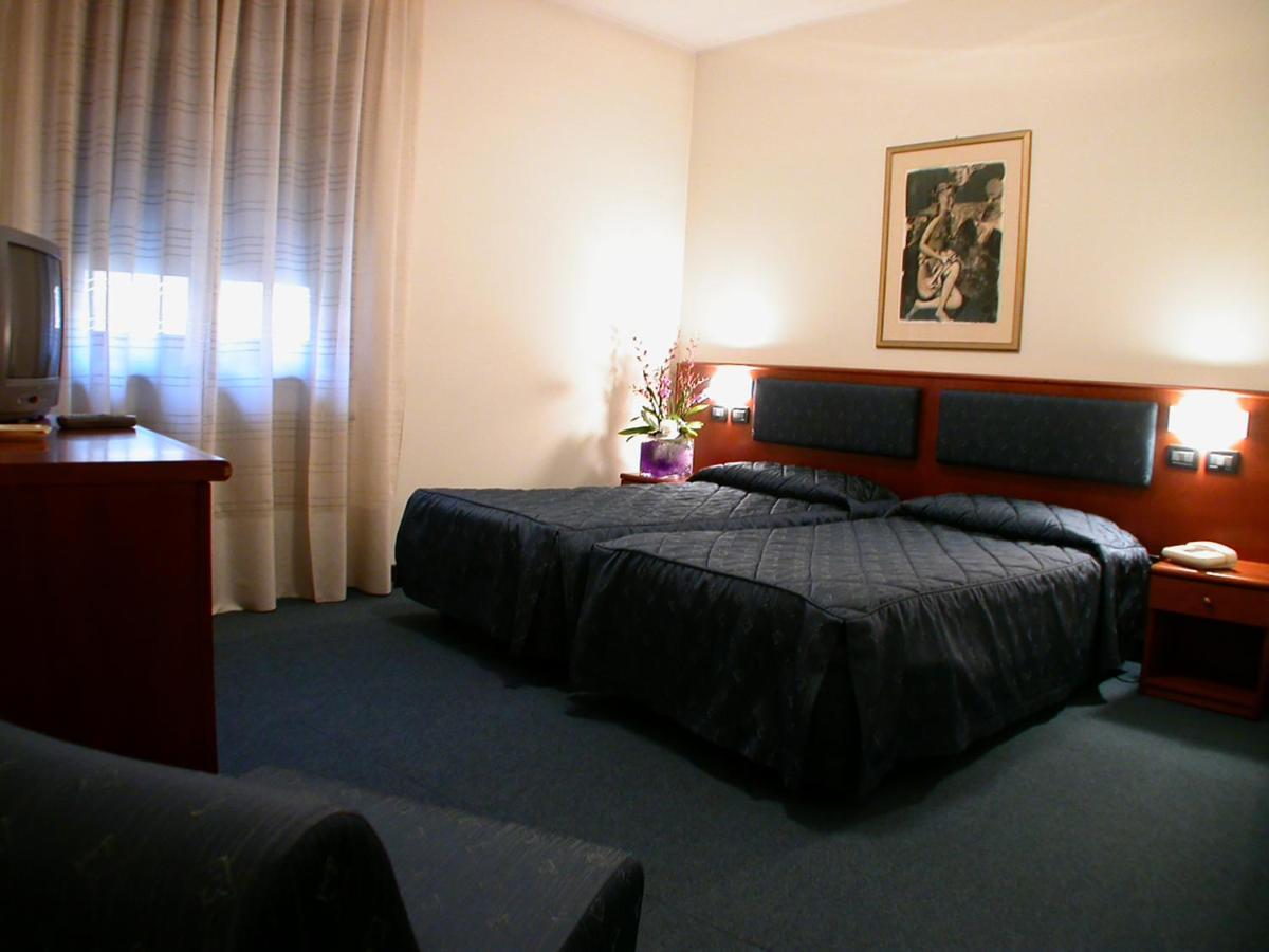 Hotel Cristallo โกเนลยาโน ห้อง รูปภาพ